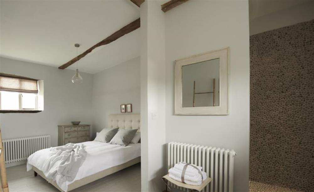 Master bedroom with king-size bed at Sky, Sharrington near Melton Constable