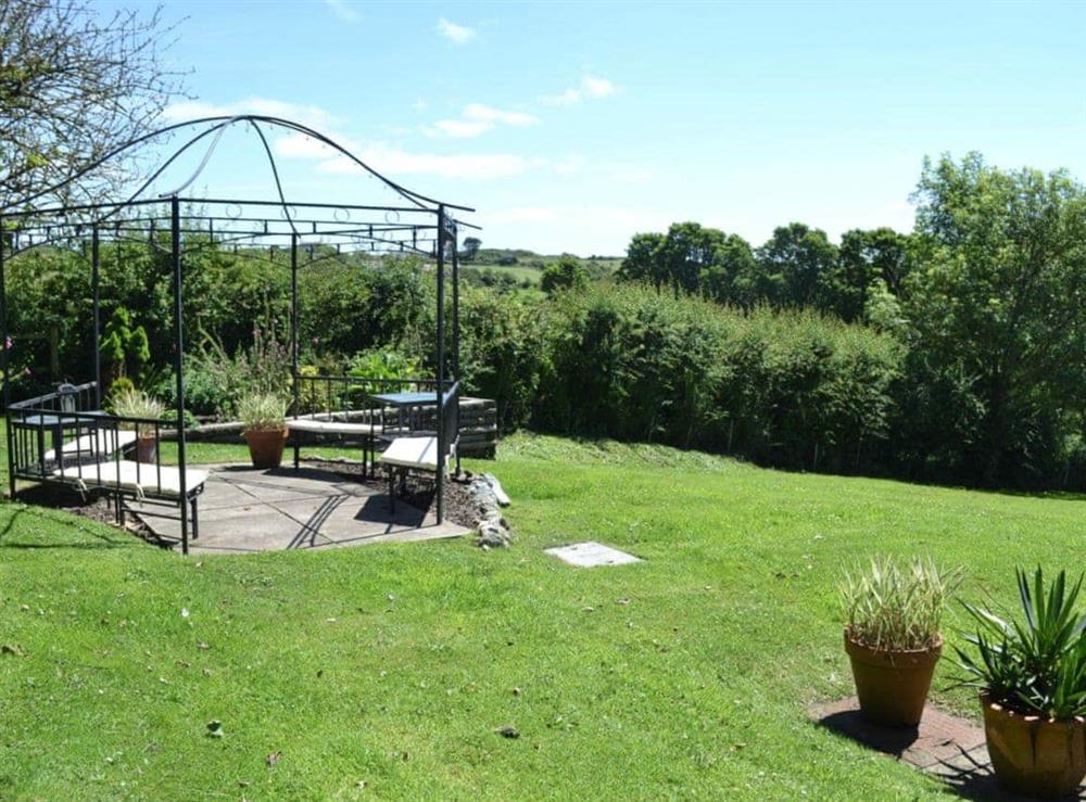 Lovely, well maintained garden & grounds (photo 3) at Skyber Cottage in Ruan Minor, near Helston, Cornwall