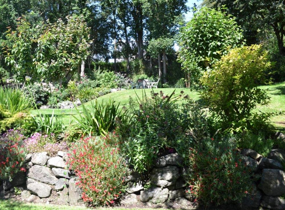 Lovely, well maintained garden & grounds (photo 7) at Skyber Cottage in Ruan Minor, near Helston, Cornwall