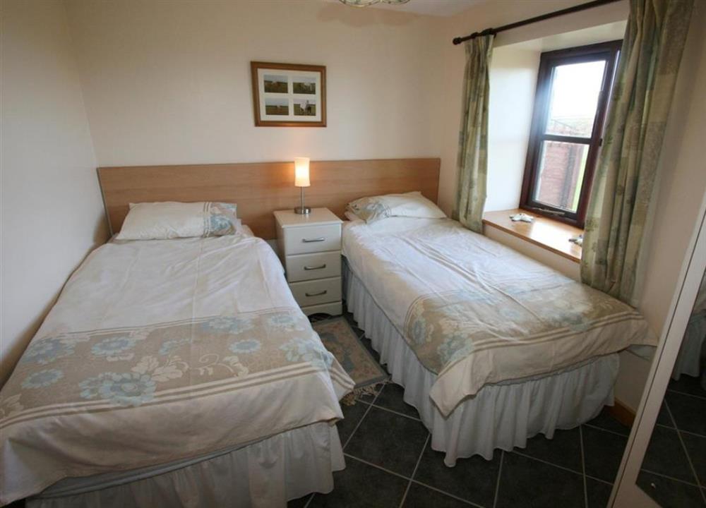 Rear twin bedroom at Skylark in Hayle