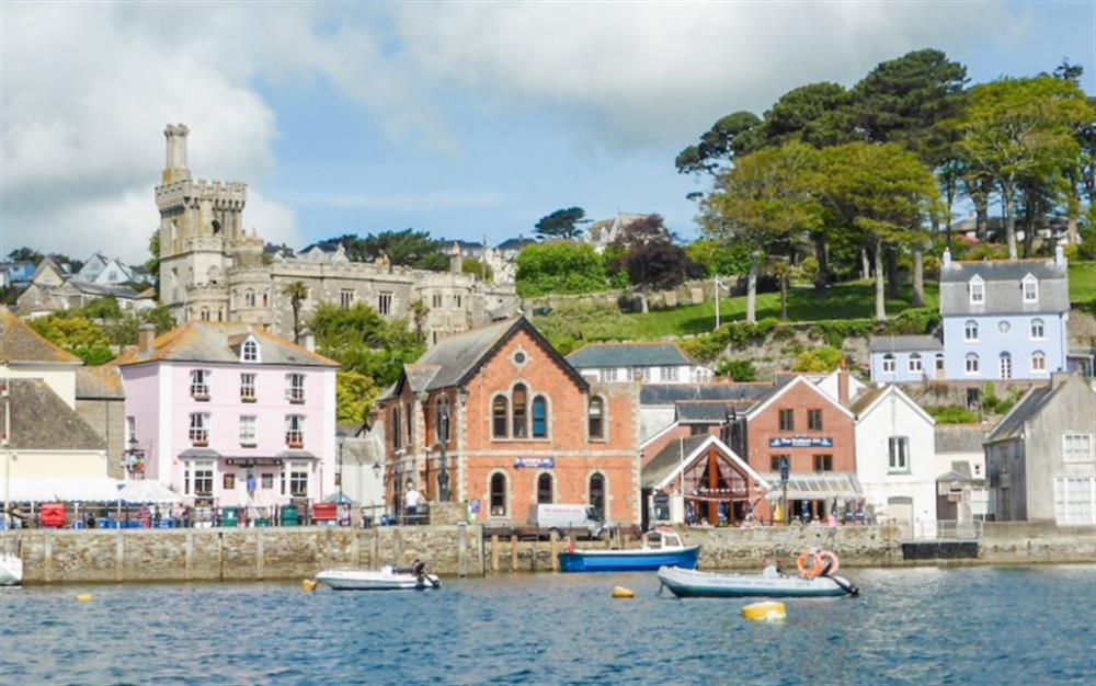 Fowey showing Place House and the Town Quay at Slipway in Fowey