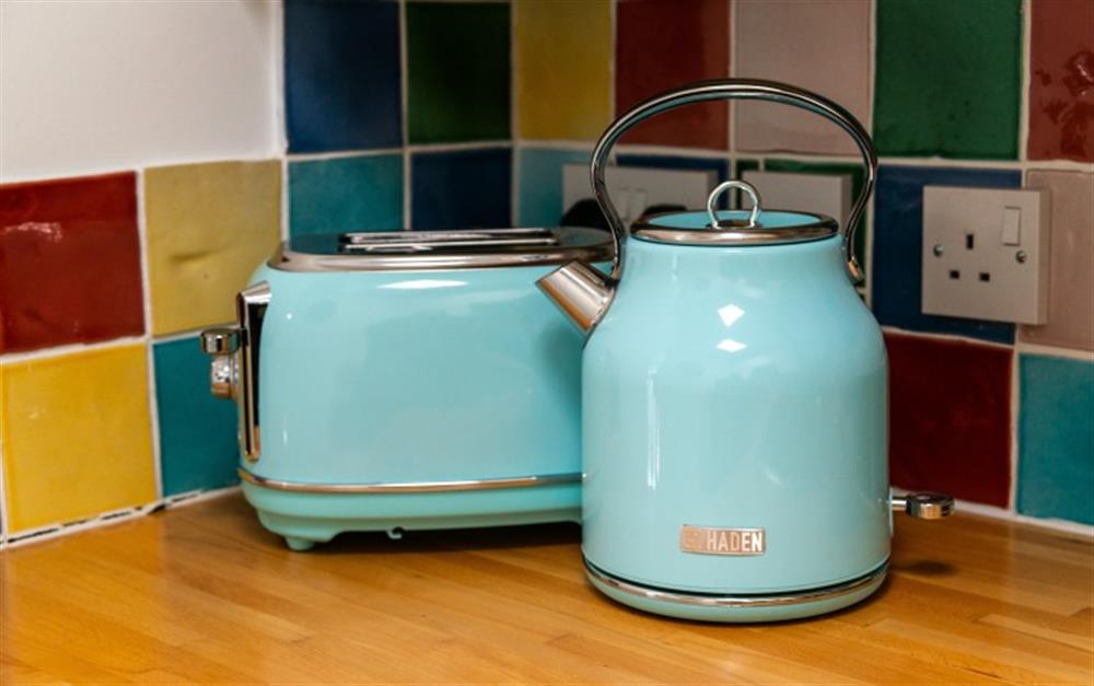 The toaster and kettle look perfect against the tiling.