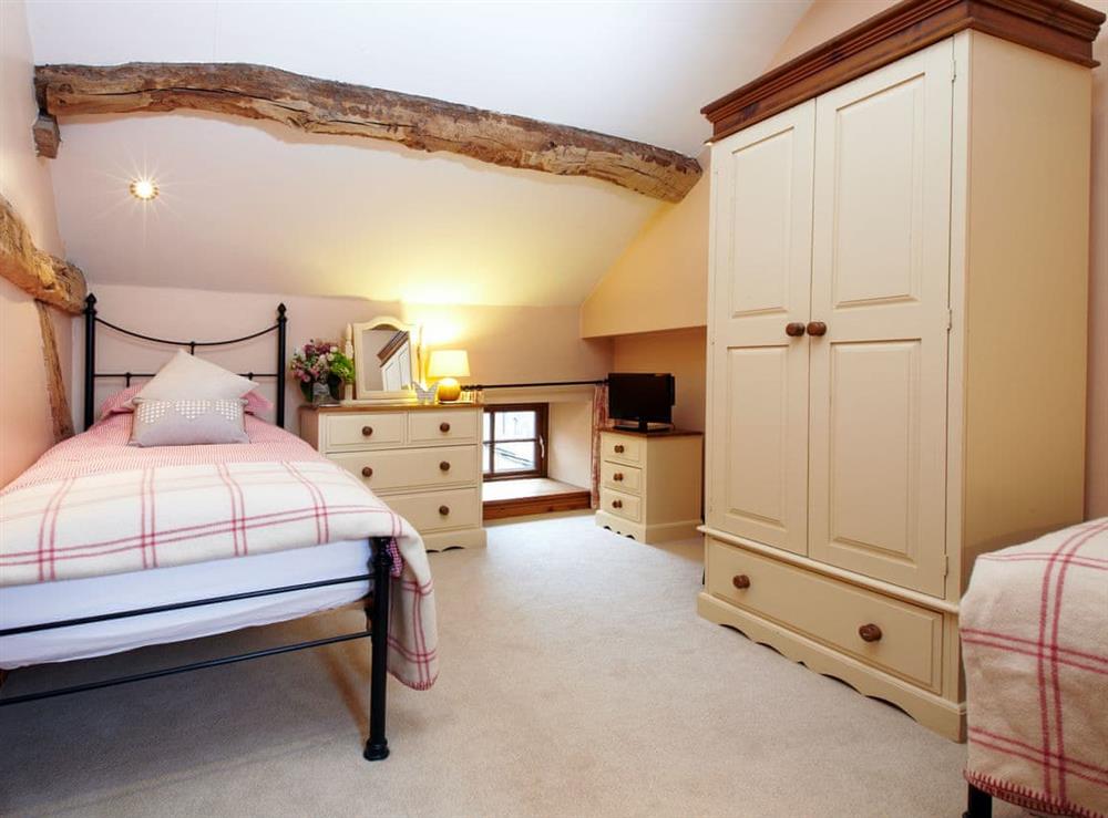 Twin bedroom at Birch Cottage, 