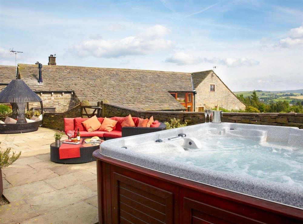 Shared patio with hot tub at Bramble Cottage, 