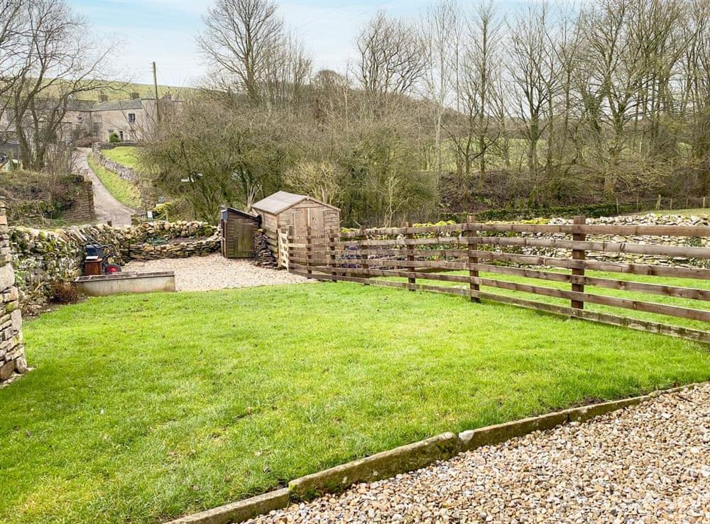 Lawned garden area at Smardale Cottages in Kirkby Stephen, Cumbria