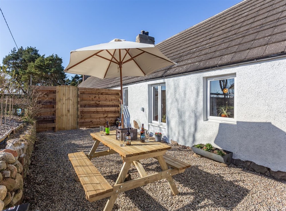 Sitting-out-area at Smiddy Cottage in Portmahomack, Ross-Shire