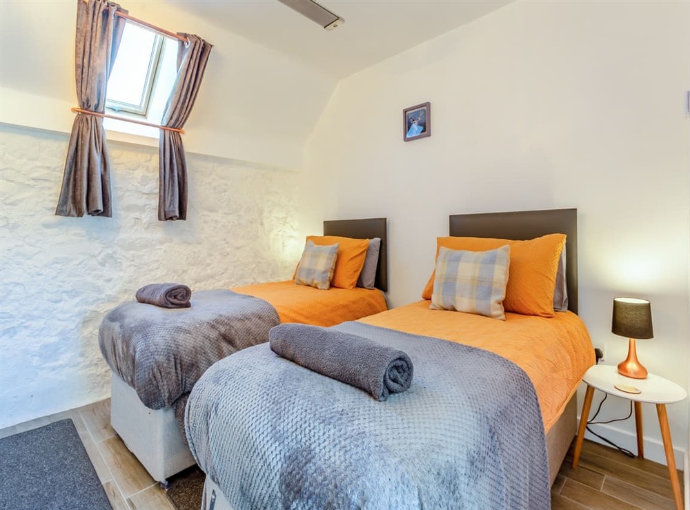 Twin bedroom at Smiddy Cottage in Portmahomack, Ross-Shire
