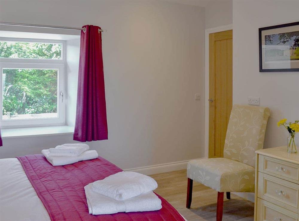 Attractive double bedroom (photo 3) at Smithfield House in Tarbolton, near Ayr, Ayrshire