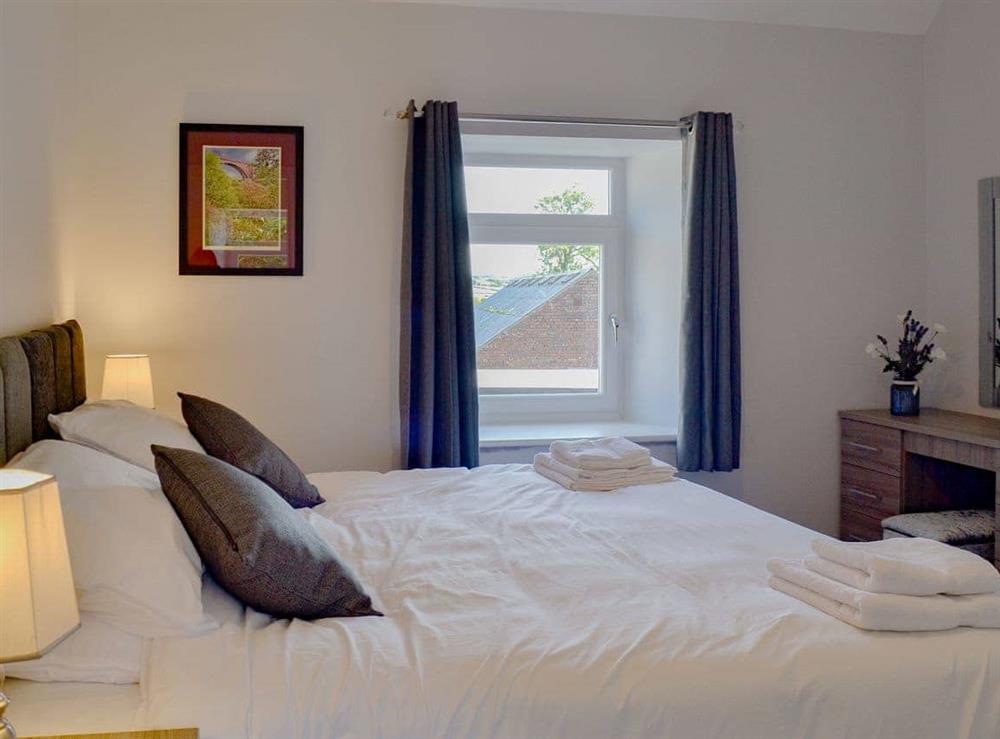 Well presented double bedroom (photo 2) at Smithfield House in Tarbolton, near Ayr, Ayrshire