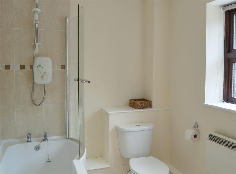En-suite with shower over bath at The Barn, 