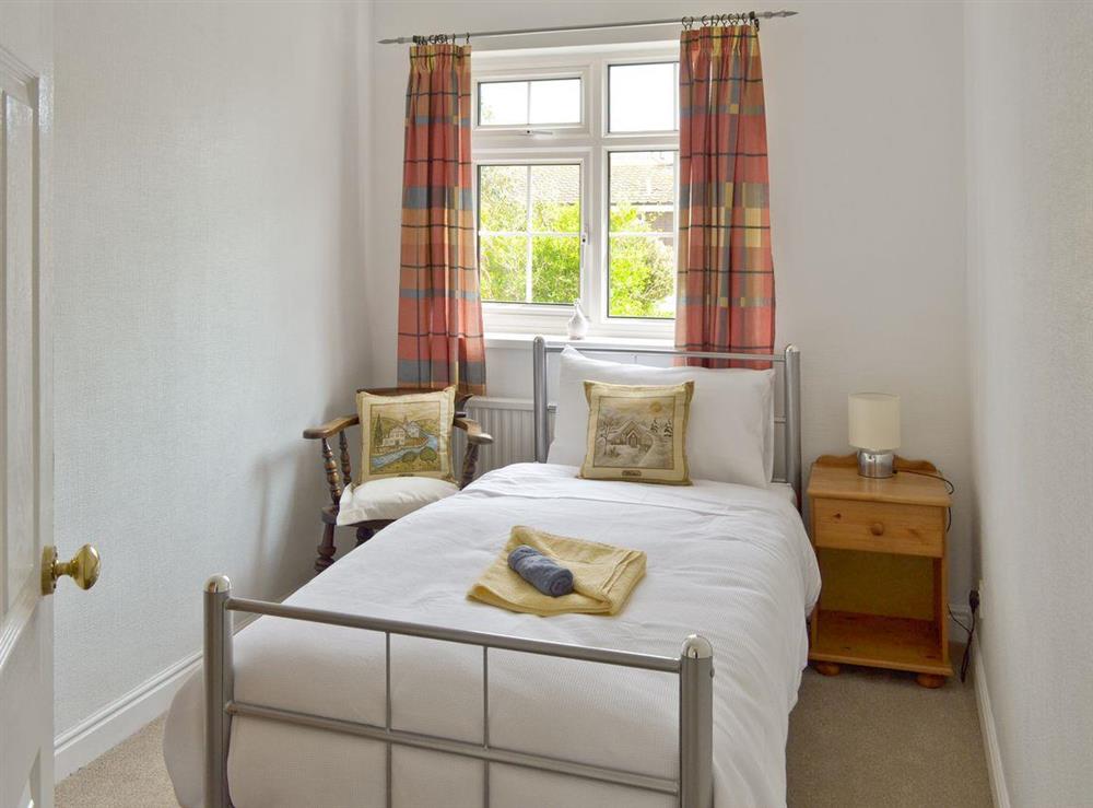 Peaceful single bedroom at Smitten Cottage in Rhyl, Denbighshire