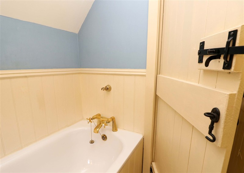 Bathroom at Smugglers Cottage, Barton On Sea