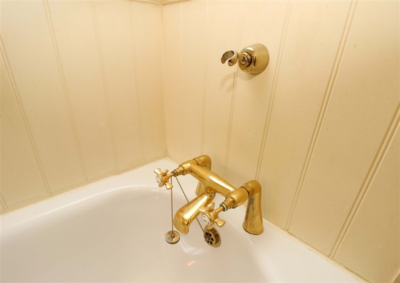 The bathroom at Smugglers Cottage, Barton On Sea