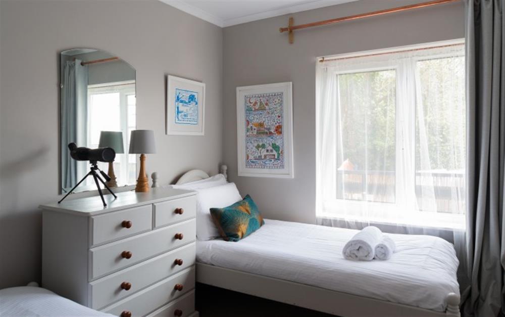The twin bedroom is located at the rear of the apartment. at Smugglers in Helford Passage
