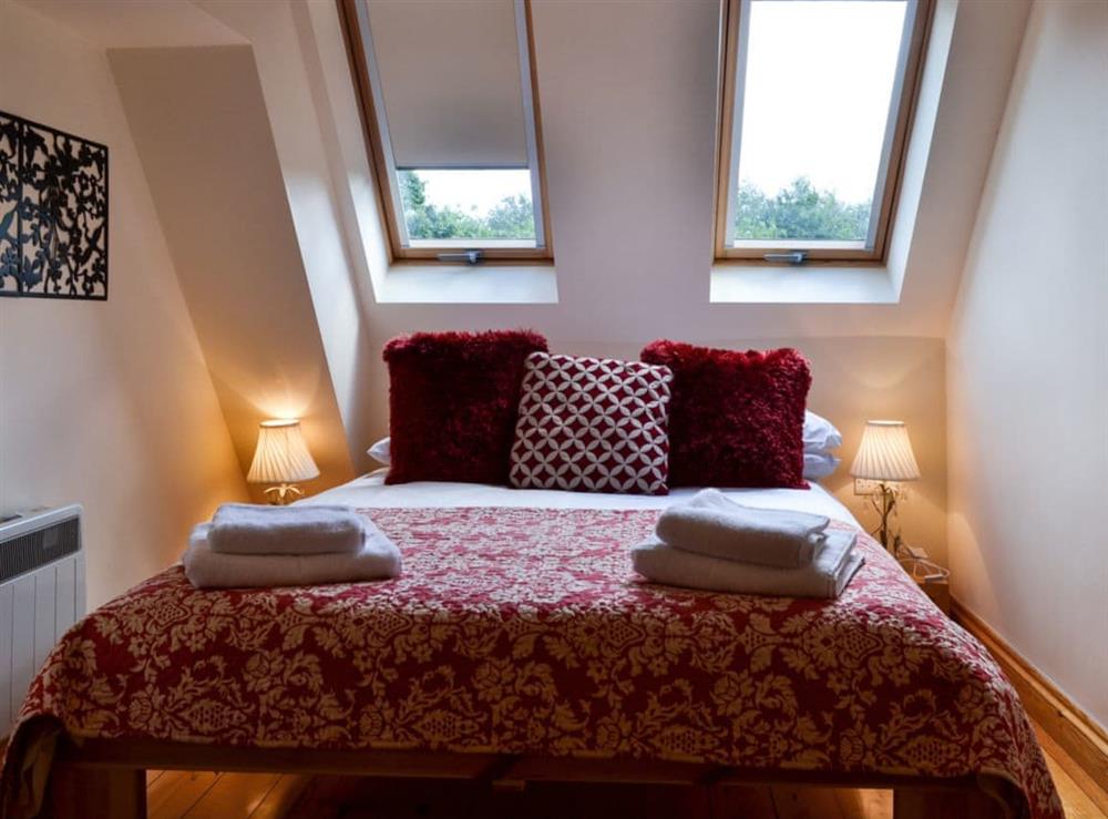 Double bedroom (photo 2) at Snowdon in Caernarfon, Gwynedd