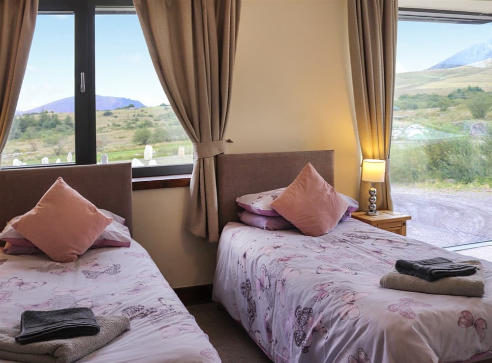 Twin bedroom at Snowdon Summit View in Nebo, near Caeranrfon, Gwynedd