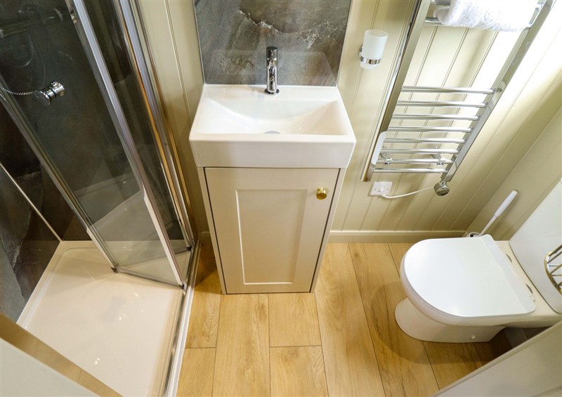 Bathroom at Snowdrop, Ashby-cum-Fenby near Waltham