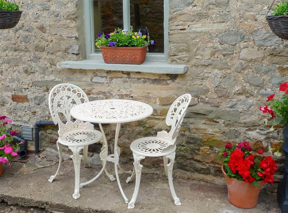 Sitting-out-area at Snowdrop Cottage in Thornton Steward, near Leyburn, North Yorkshire