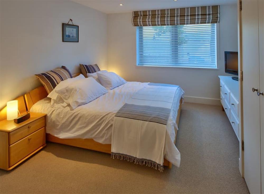 Double bedroom (photo 2) at Solent Lawns in , Cowes