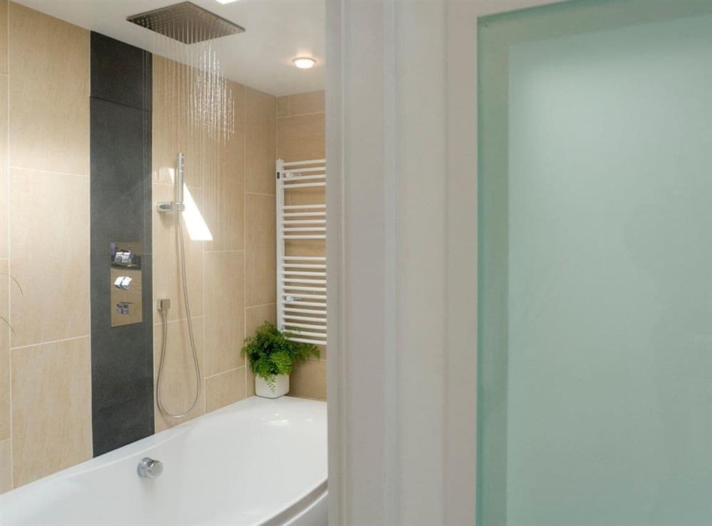 Family bathroom with shower over bath at Sorgente in Falmouth, Cornwall