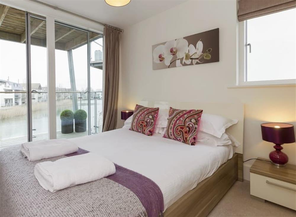 Light and airy double bedroom at Sorrel House in Somerford Keynes, near Cirencester, Gloucestershire