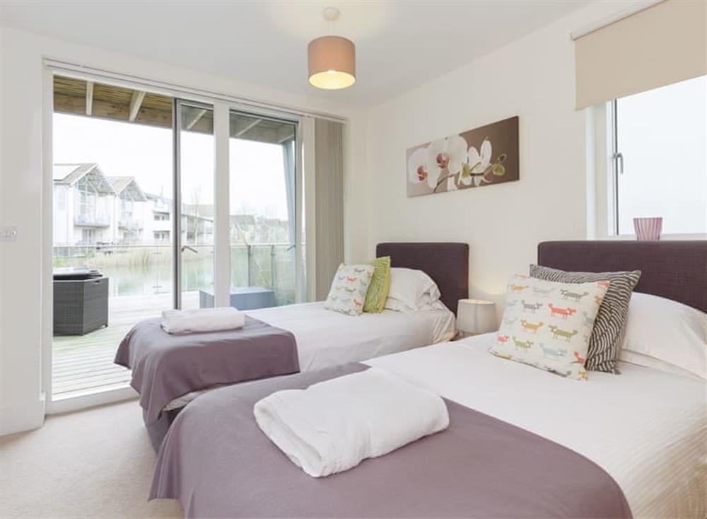 Well presented twin bedroom at Sorrel House in Somerford Keynes, near Cirencester, Gloucestershire