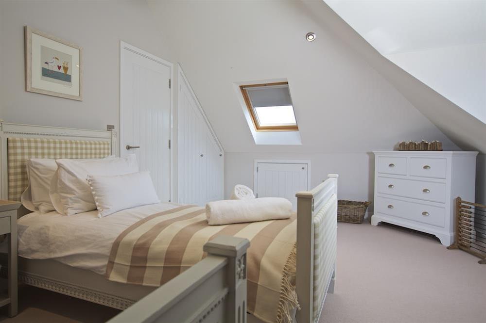 Spacious twin bedroom (photo 2) at Soundings in , Salcombe