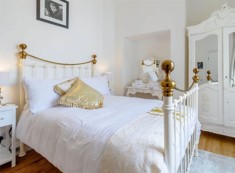 Charming double bedroom at South Cliff in Bridlington, North Humberside