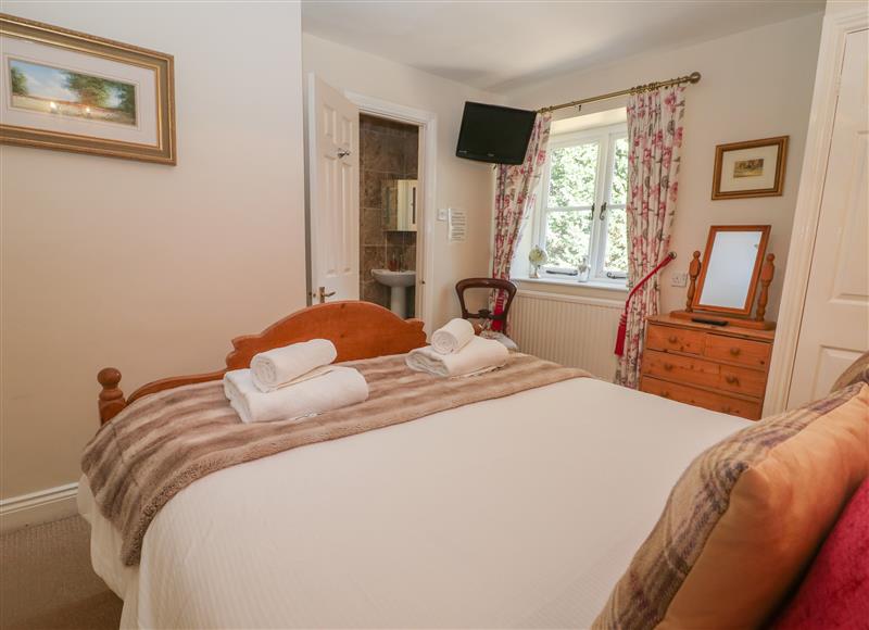 One of the 11 bedrooms (photo 2) at South Hill Farmhouse, Stow-On-The-Wold