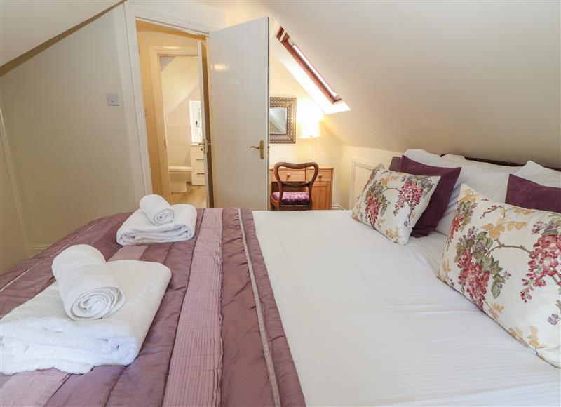 One of the 11 bedrooms (photo 5) at South Hill Farmhouse, Stow-On-The-Wold