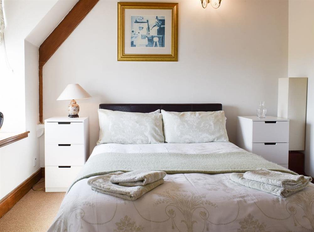 Light and airy double bedroom at South House in Lathones, near St Andrews, Fife