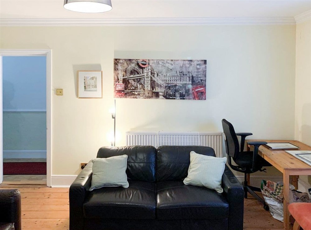 Living room/dining room at South Parade Mansions in Bristol, Avon