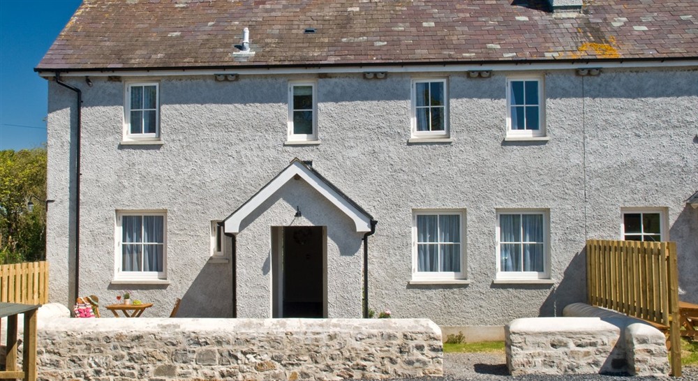 Exterior of South Pilton Green Farmhouse, Rhossili, Swansea at South Pilton Green Farmhouse in Abertawe, West Glamorgan