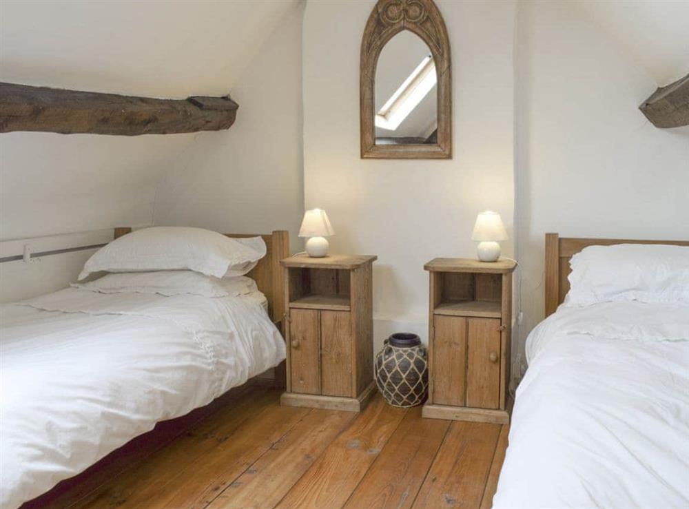 Good-sized twin bedroom at South View Cottage in Dean, near Chadlington, Oxfordshire