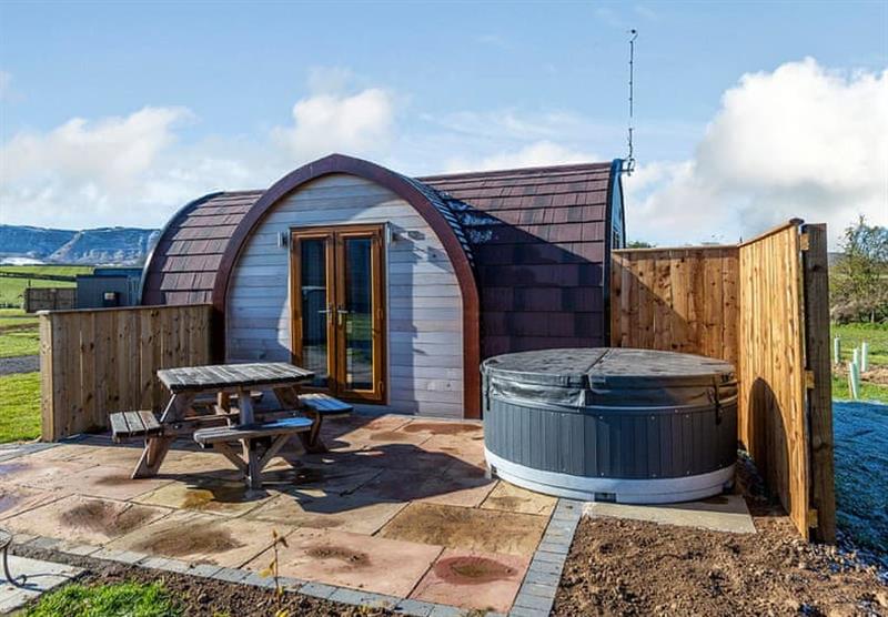 The Roseberry has a hot tub at South View Retreat in Great Busby, Yorkshire