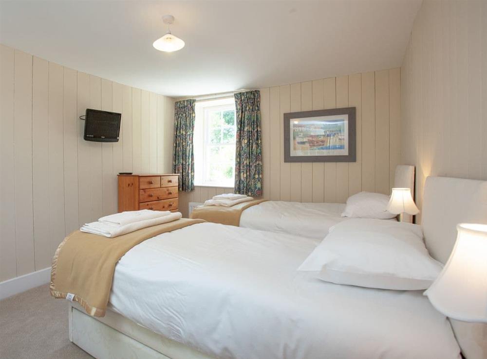Twin bedroom at South Wing Cottage in Rumleigh, Devon