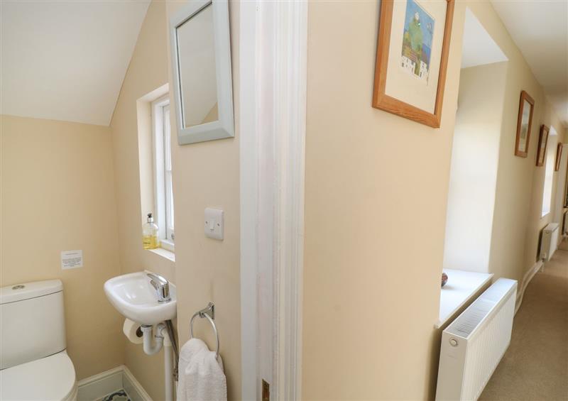 Bathroom at South Wing Cottage, Rumleigh near Bere Alston