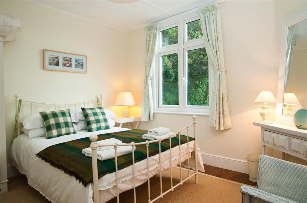 Master bedroom on the ground floor at Southcliffe in 28 Embankment Road, Kingsbridge