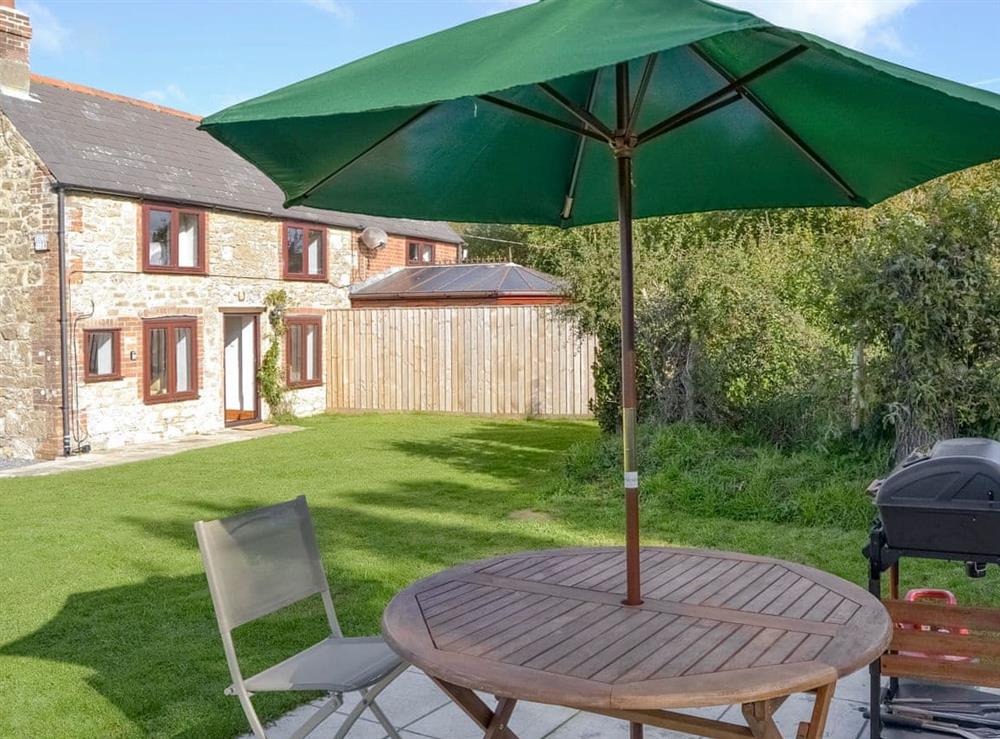 Characterful holiday cottage with enclosed garden at Southview in Porchfield, near Newport, Isle of Wight