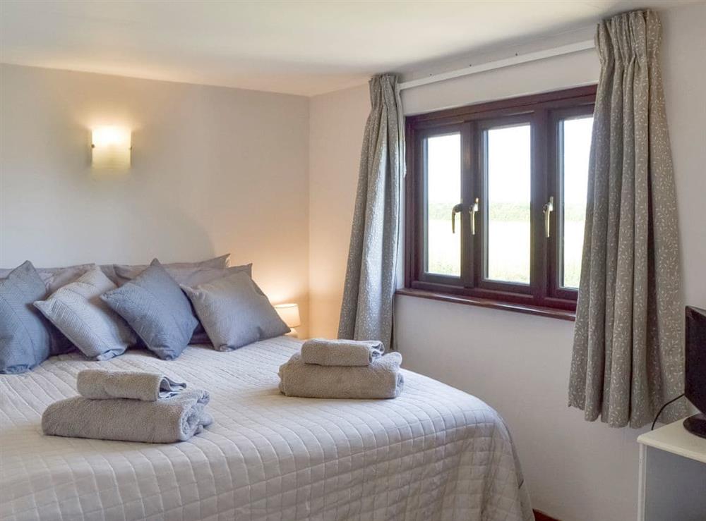 Relaxing bedroom with zip and link super king-size bed at Southview in Porchfield, near Newport, Isle of Wight