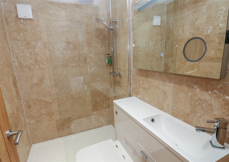 Bathroom at Spacious Cottage Number 9, Brandon