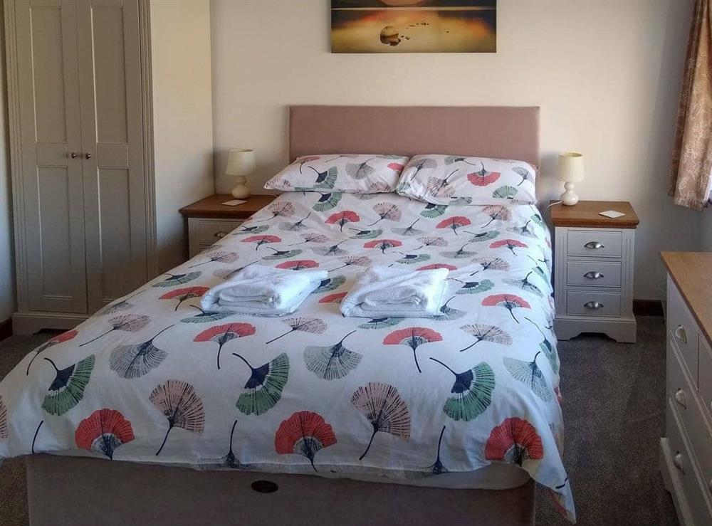 Relaxing en-suite double bedroom at Sparrow in Shipton Gorge, Dorset