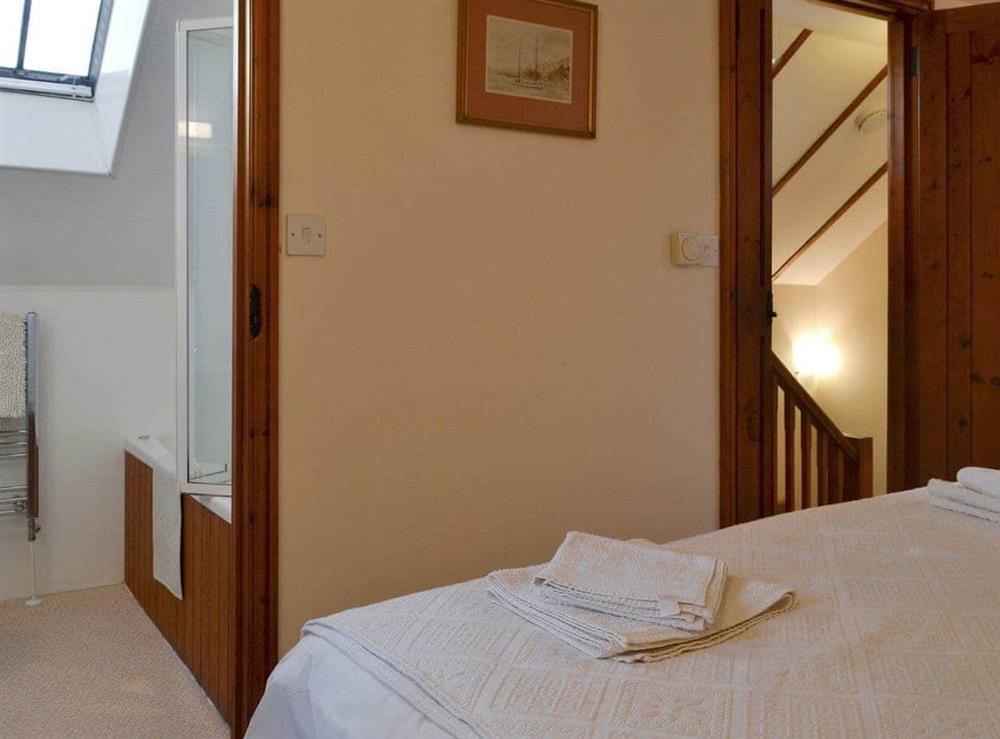 Family bedroom with en-suite bathroom at Speke’s Retreat in Hartland, Devon