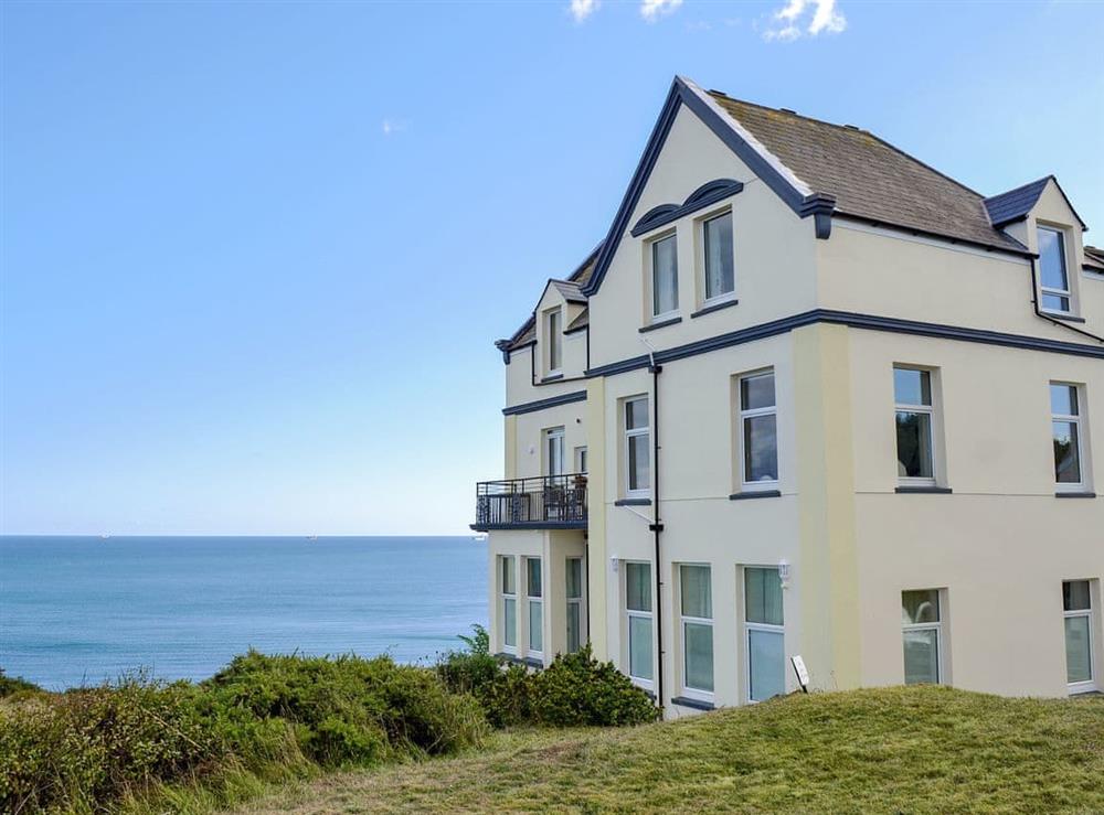 Wonderful holiday accommodation in a fantastic location at Spindrift in Coverack, near Helston, Cornwall