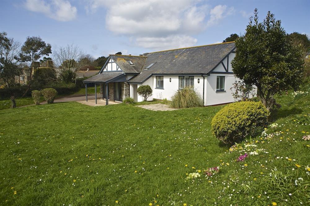 Large lawn surrounding the property at Spindrift in , Thurlestone