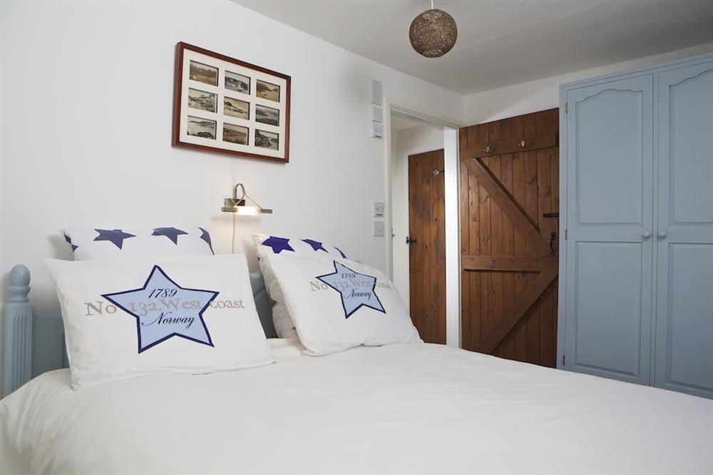 Double bedroom with en suite shower room at Spinnaker Cottage in , Salcombe