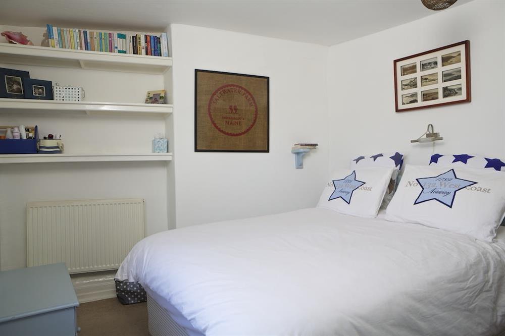 Double bedroom with King-size bed at Spinnaker Cottage in , Salcombe