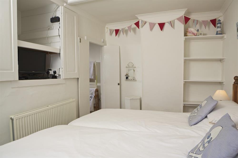 Twin bedroom at Spinnaker Cottage in , Salcombe