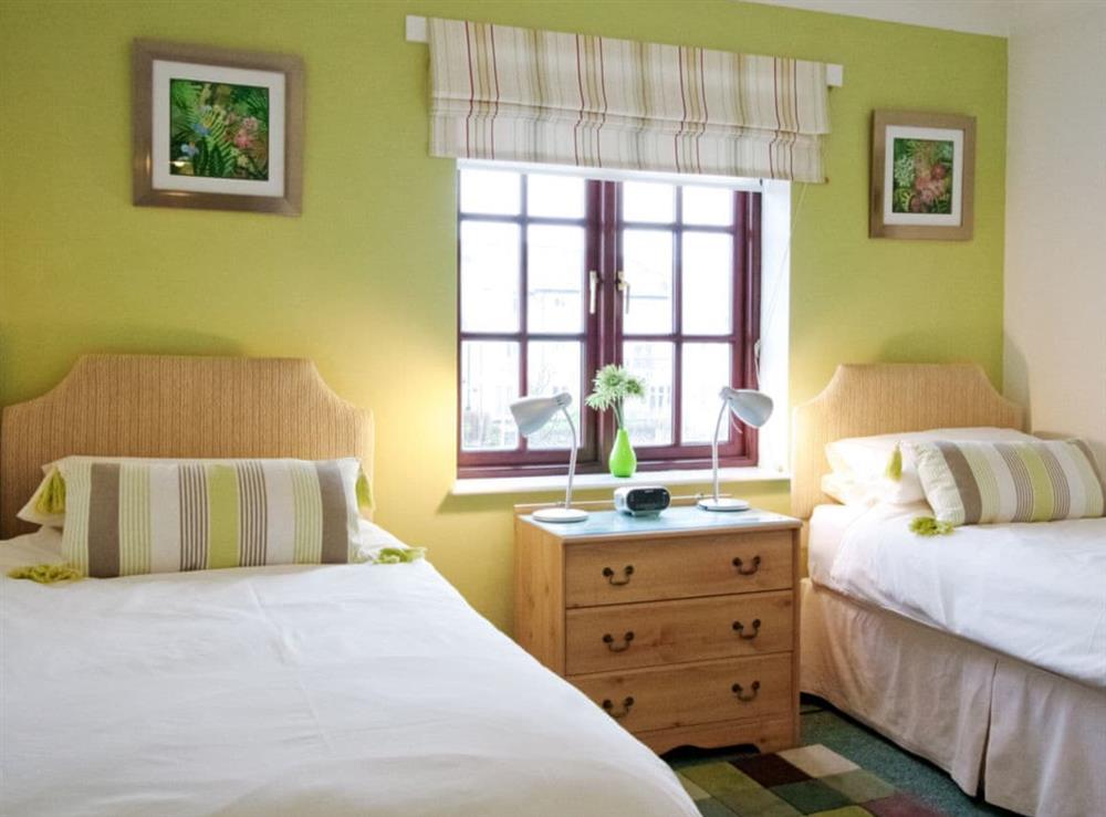 Twin bedroom at Spinnakers in Falmouth, Cornwall