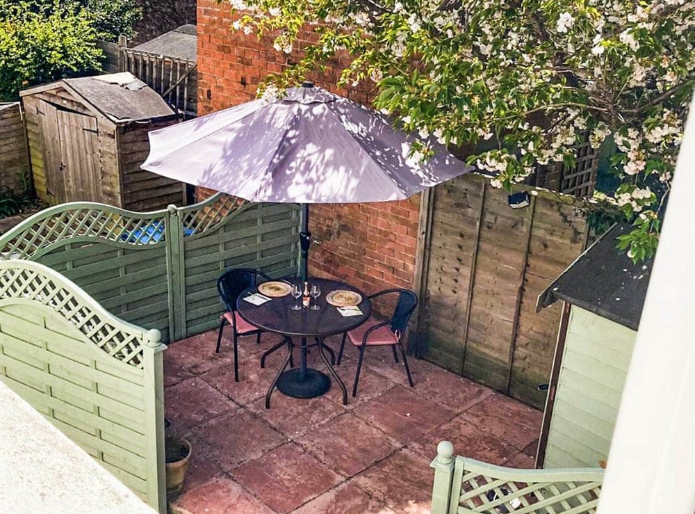 Sitting-out-area at Spire View Cottage in Olney, Buckinghamshire